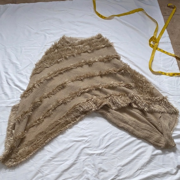 Charlie Paige Cream Textured Poncho - Picture 13 of 13